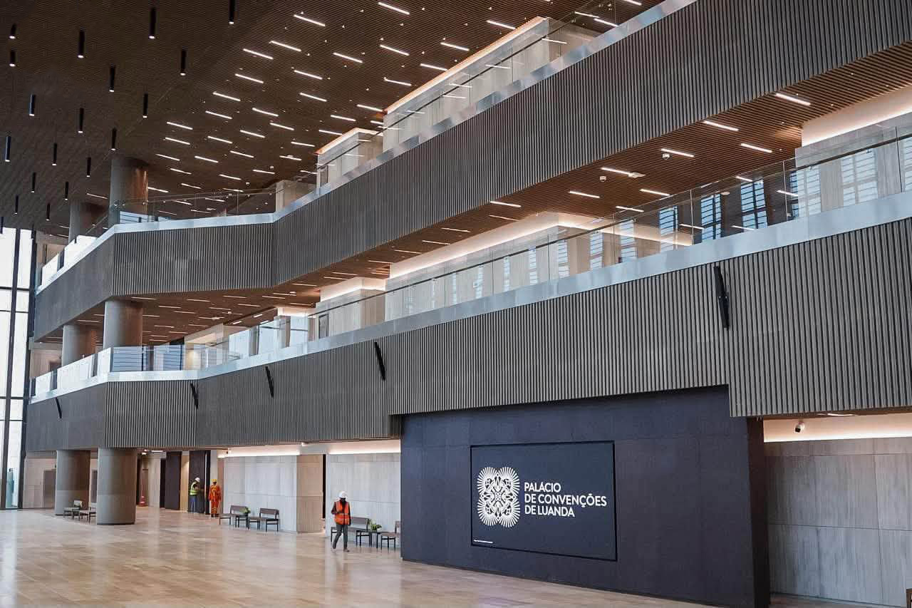 Luanda Convention Centre — Escadaria